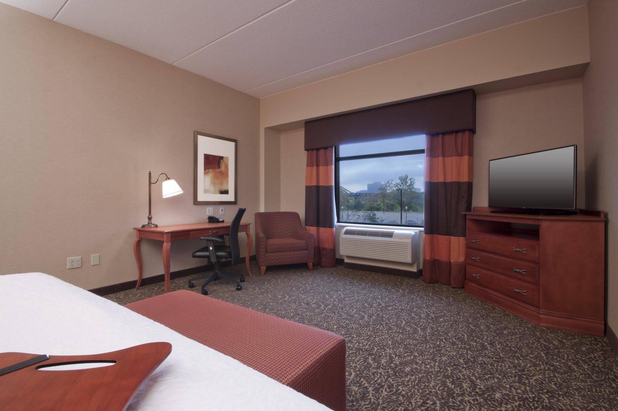 Hampton Inn & Suites Pittsburgh Downtown Екстер'єр фото