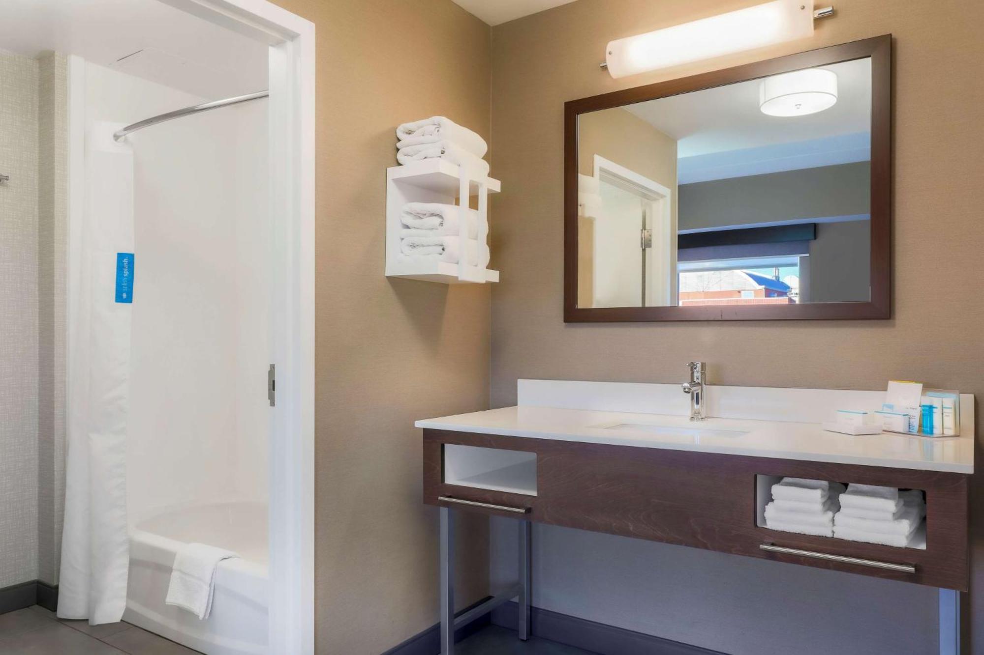 Hampton Inn & Suites Pittsburgh Downtown Екстер'єр фото