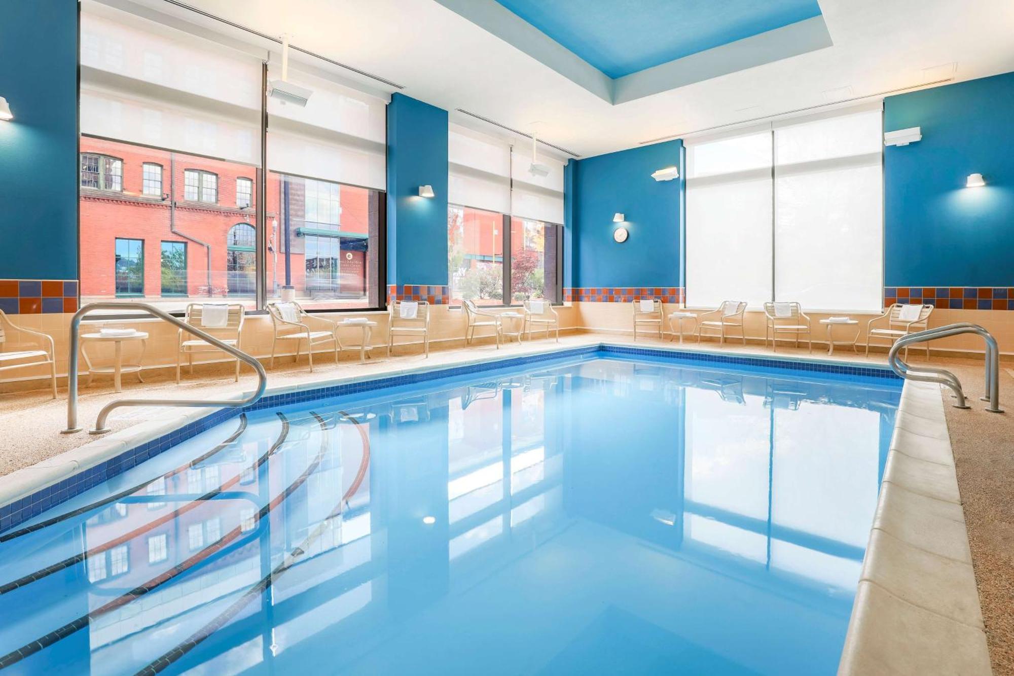 Hampton Inn & Suites Pittsburgh Downtown Екстер'єр фото